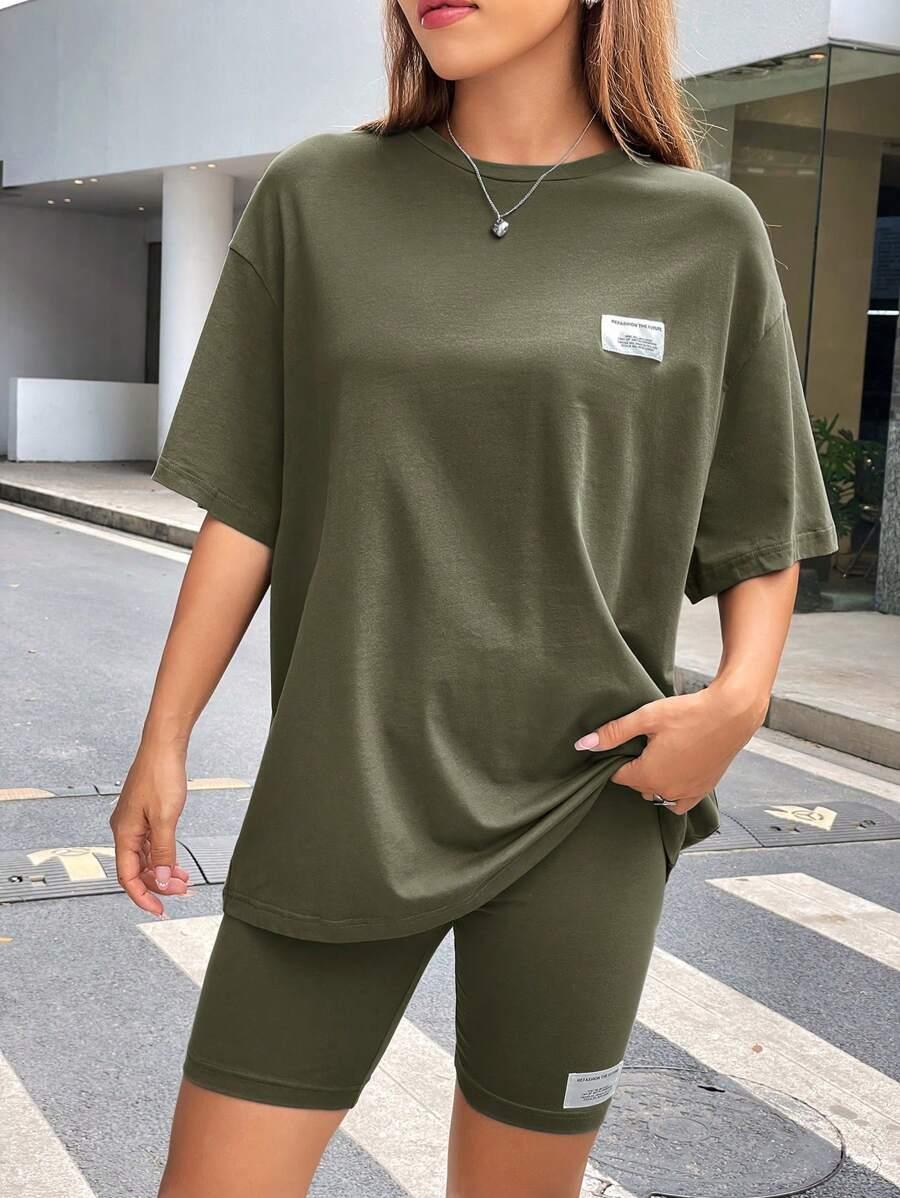 zielony t-shirt naszywka