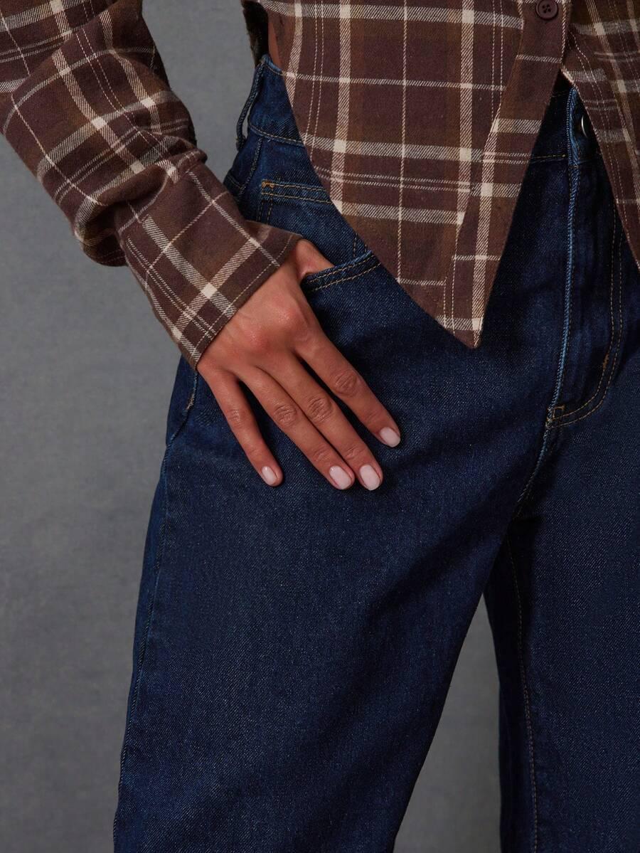 granatowe spodnie jeans 