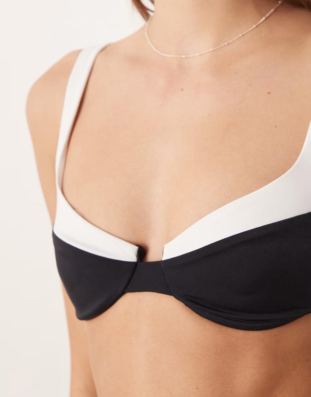 góra od bikini kontrast