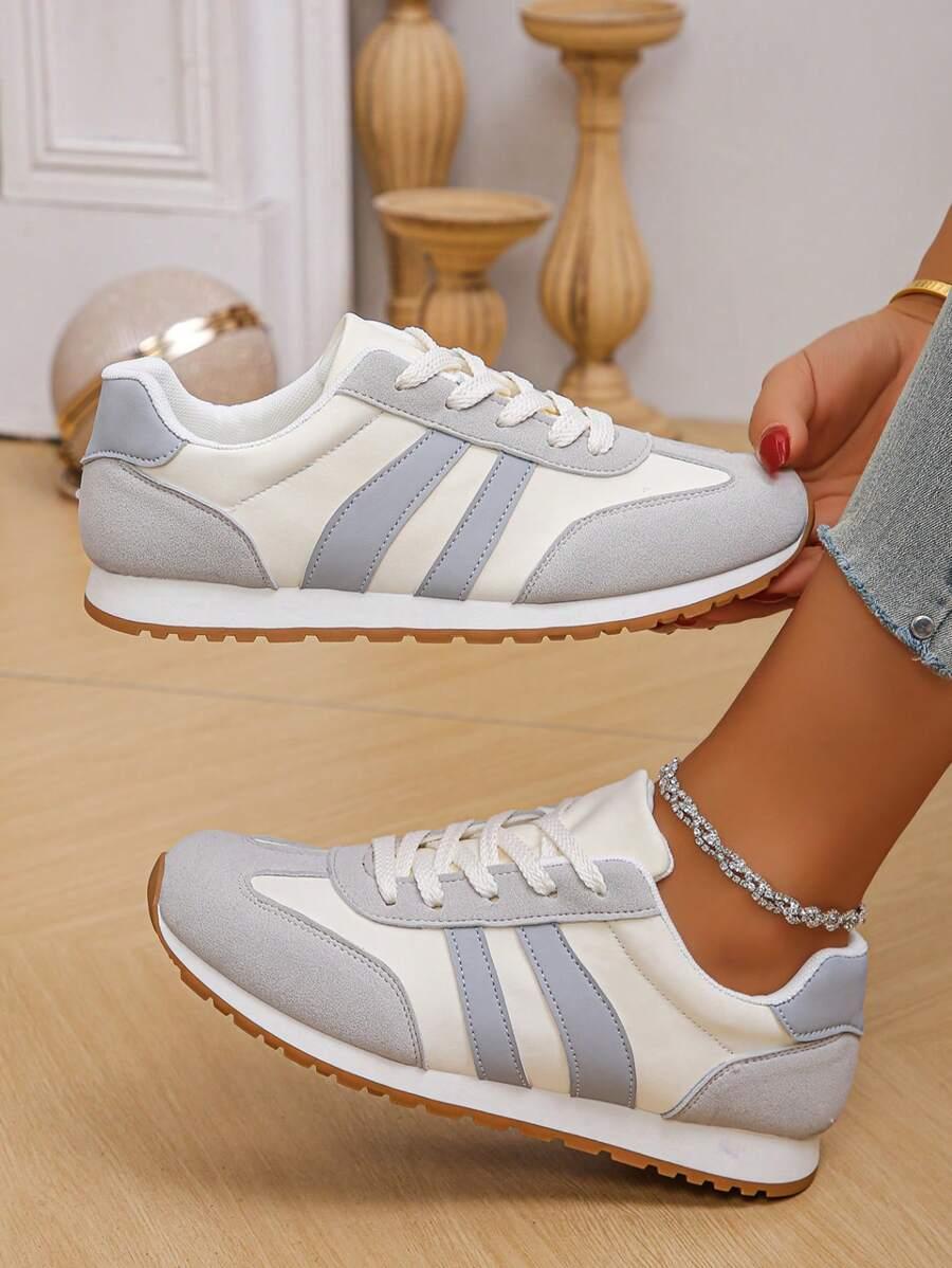 szare buty sportowe
