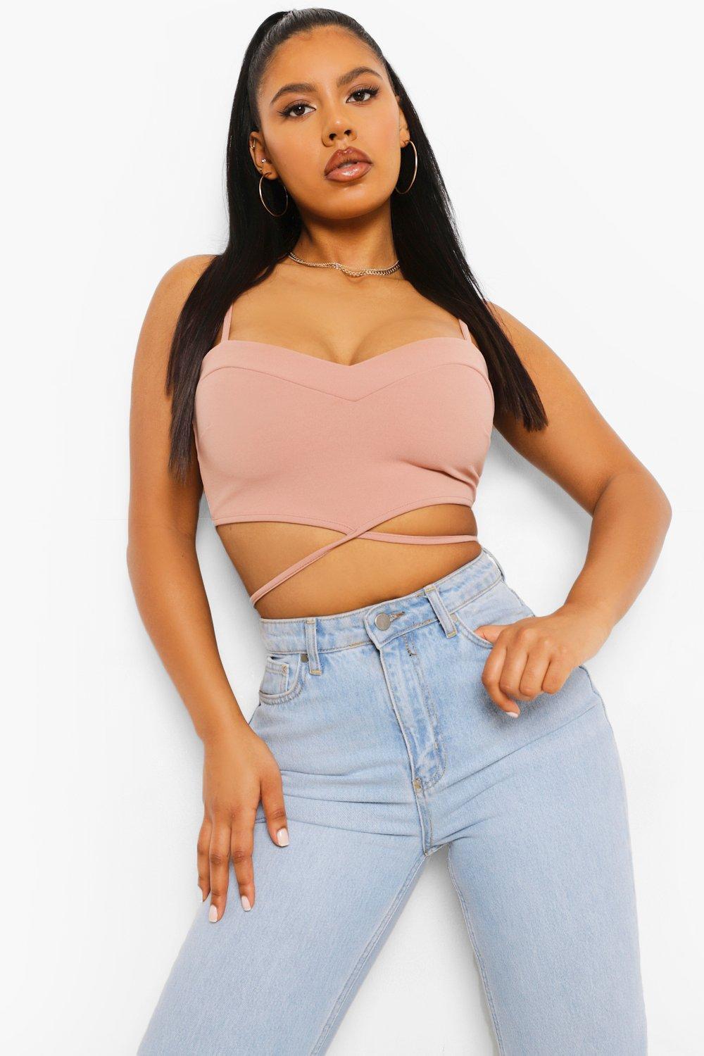 różowy crop top na ramiączkach
