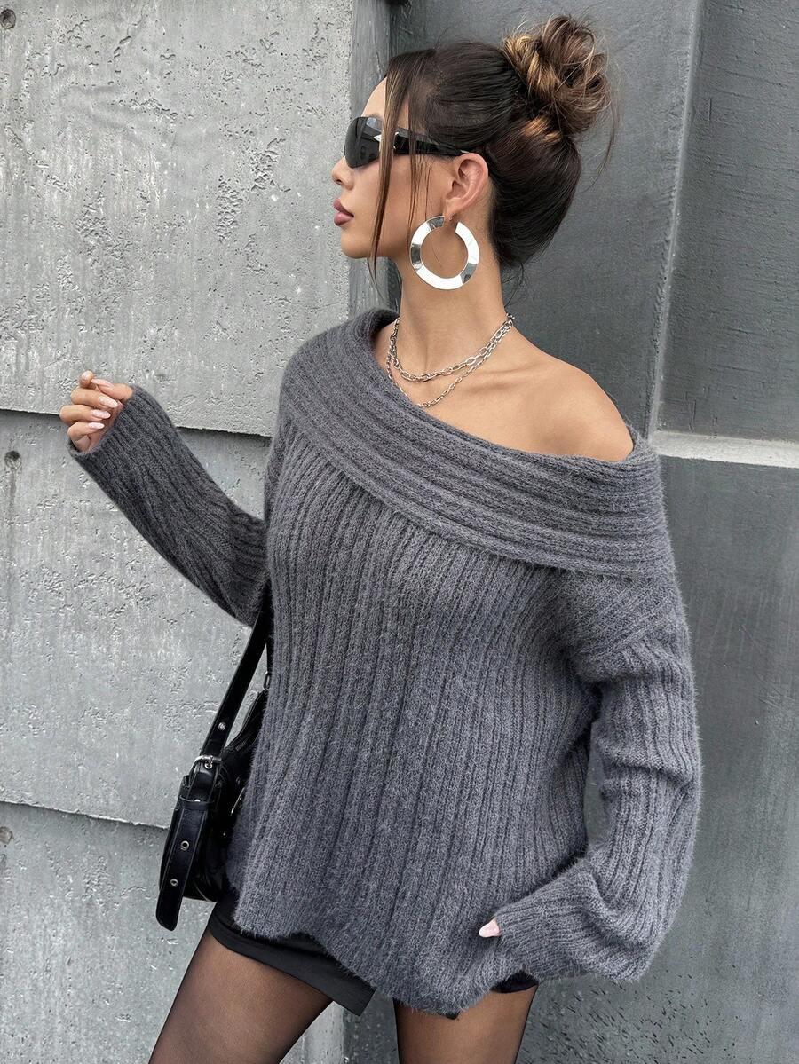 SWETER Z ODKRYTYMI RAMIONAMI
