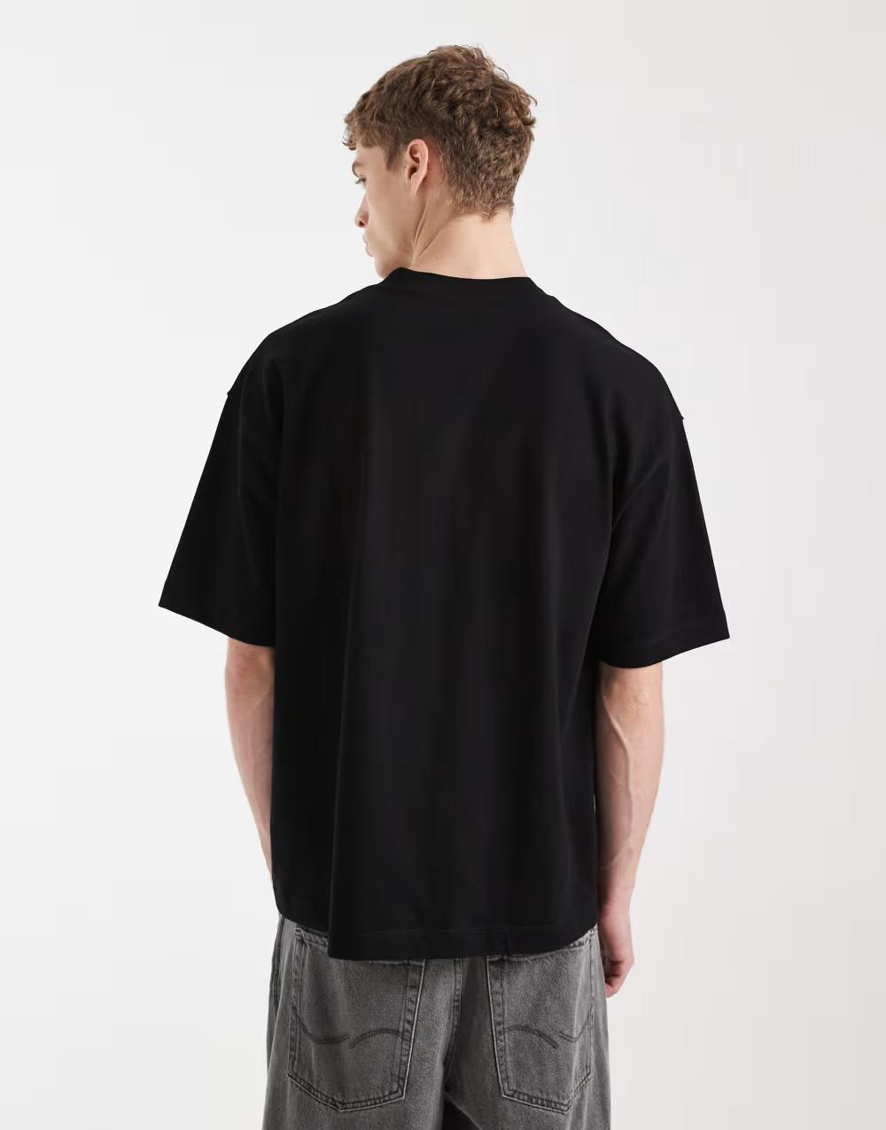 czarny t-shirt oversize okrągły dekolt casual