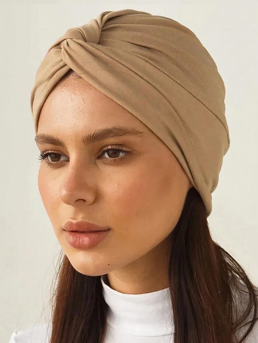 beżowy turban na głowę
