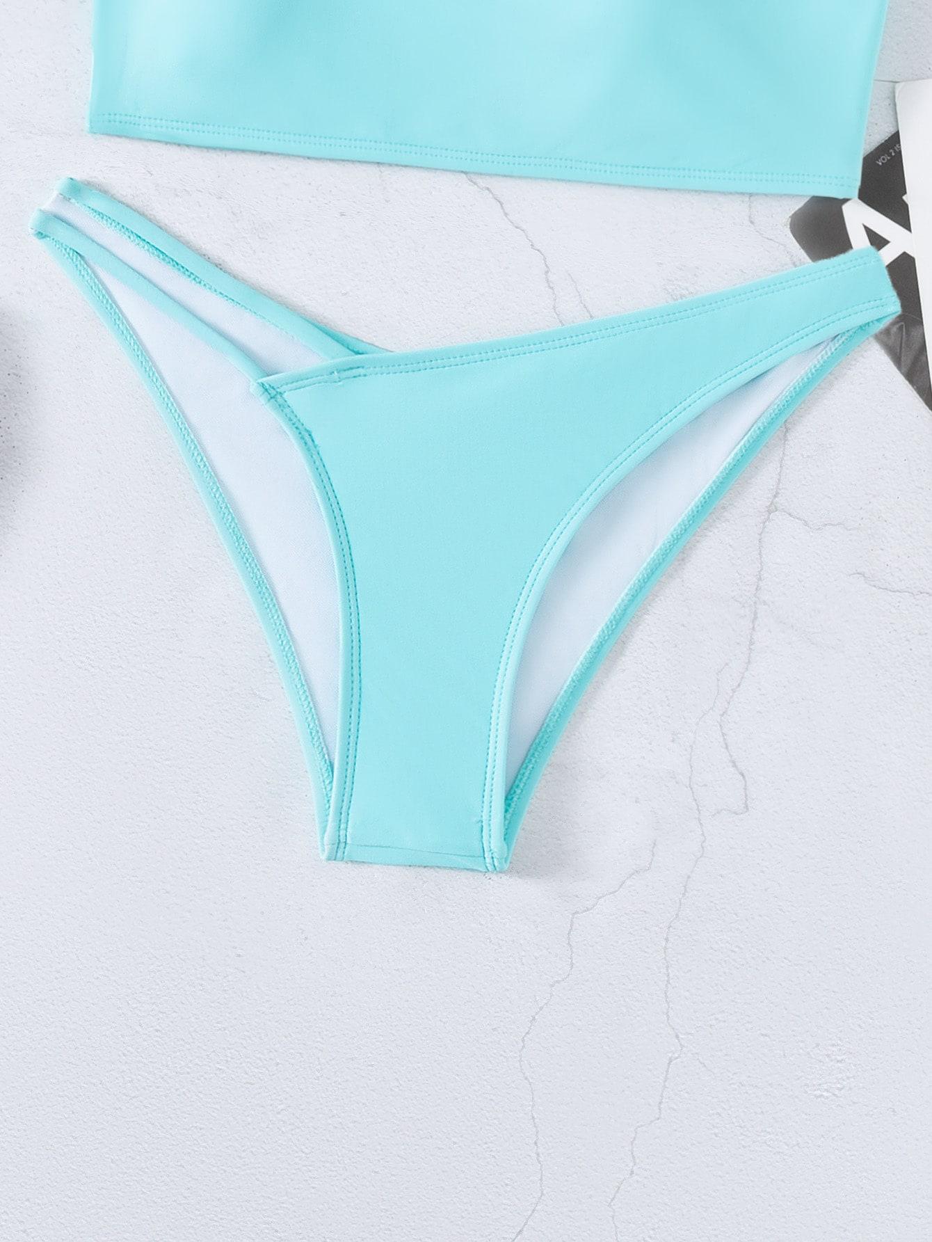 niebieski dwuczęściowy strój kąpielowy bikini