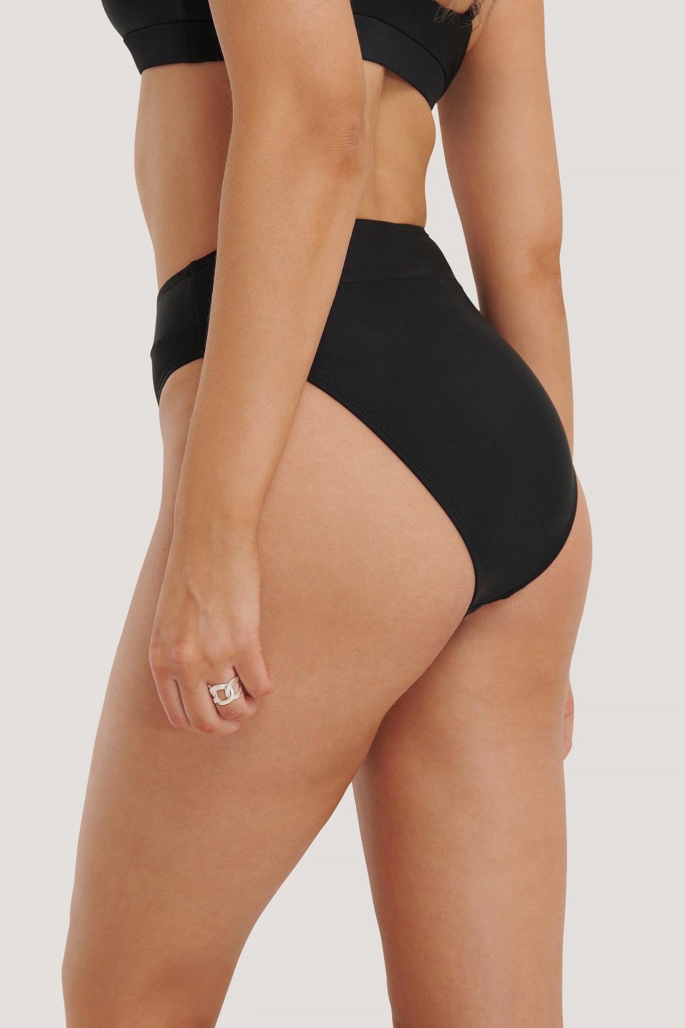 czarny dół od bikini