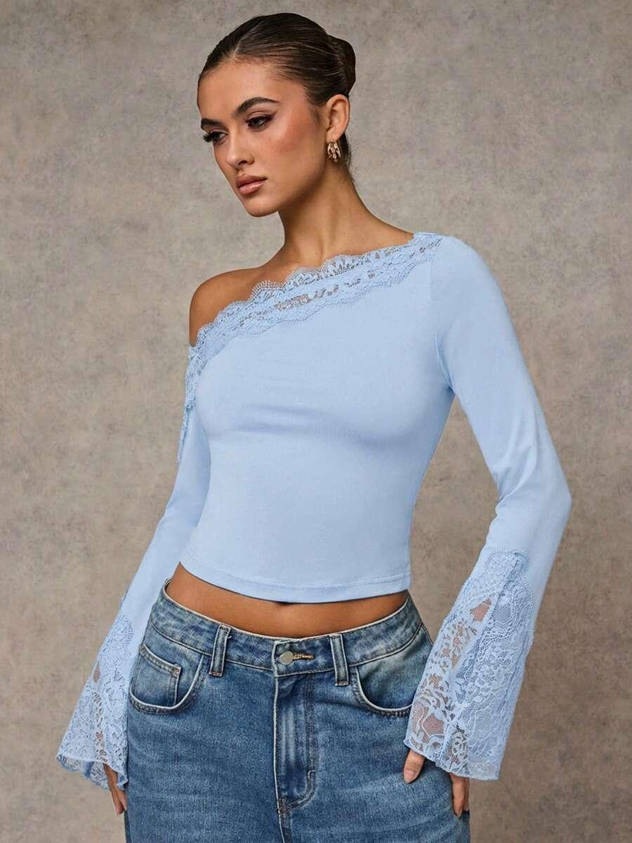 niebieska bluzka koronka