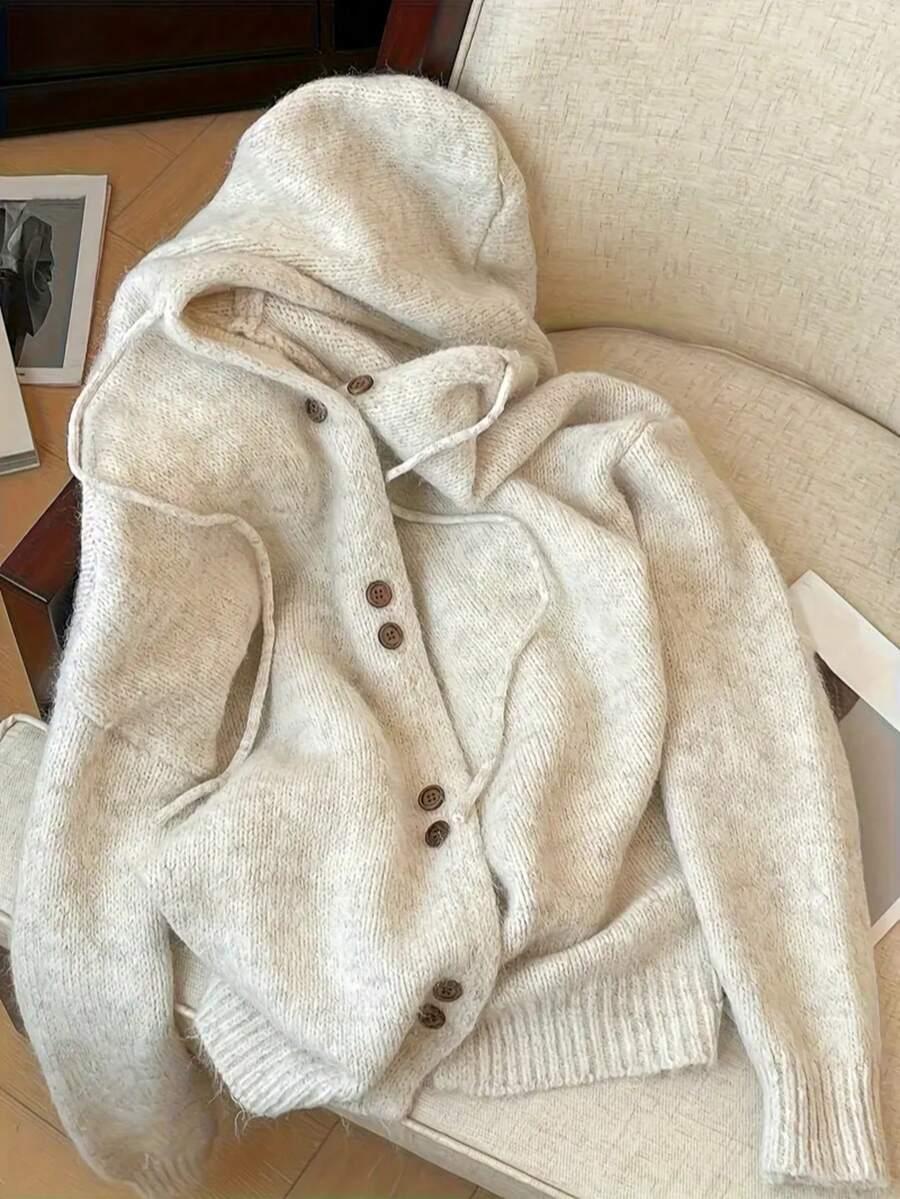 beżowy sweter kaptur