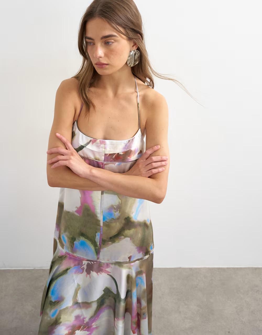 satynowa maxi sukienka w kwiaty
