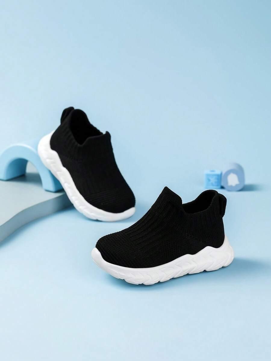 czarne wsuwane buty sportowe