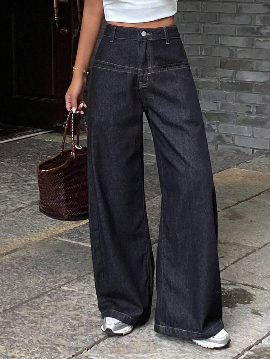 granatowe spodnie jeans