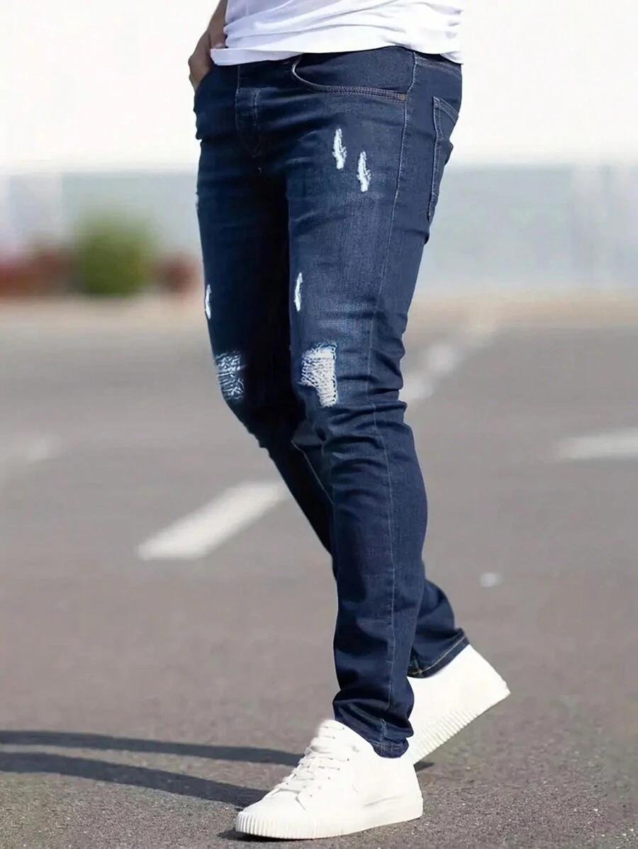 niebieskie spodnie jeans