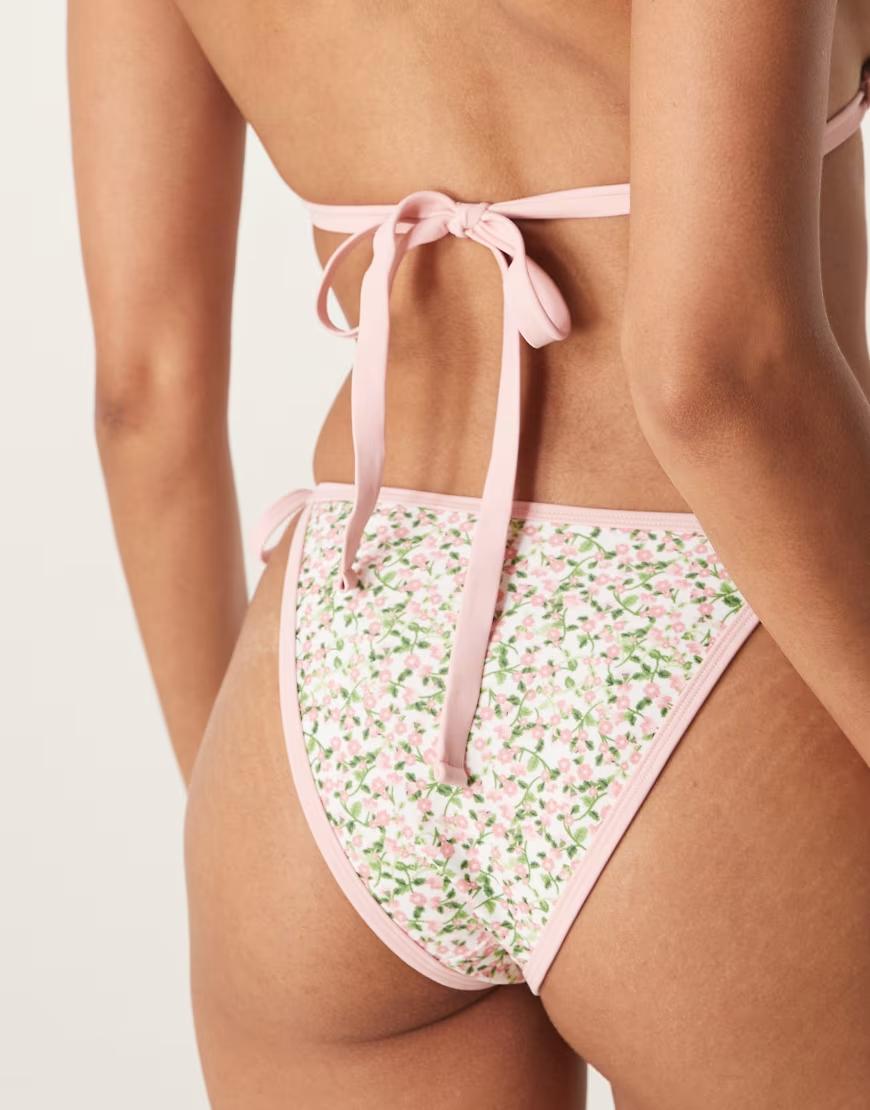 WIĄZANY PO BOKACH DÓŁ OD BIKINI