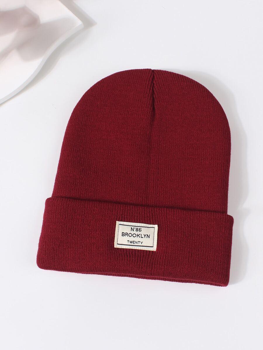 czerwona czapka beanie