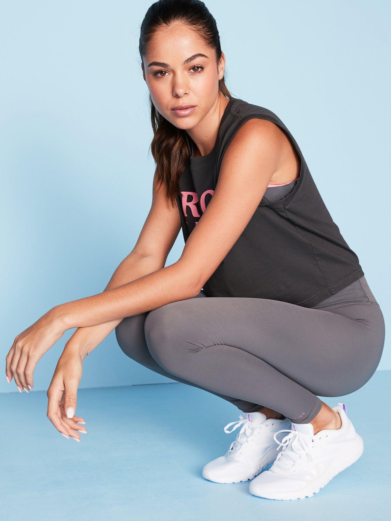 PE NATION SPORTOWY TOP Z NAPISAMI 