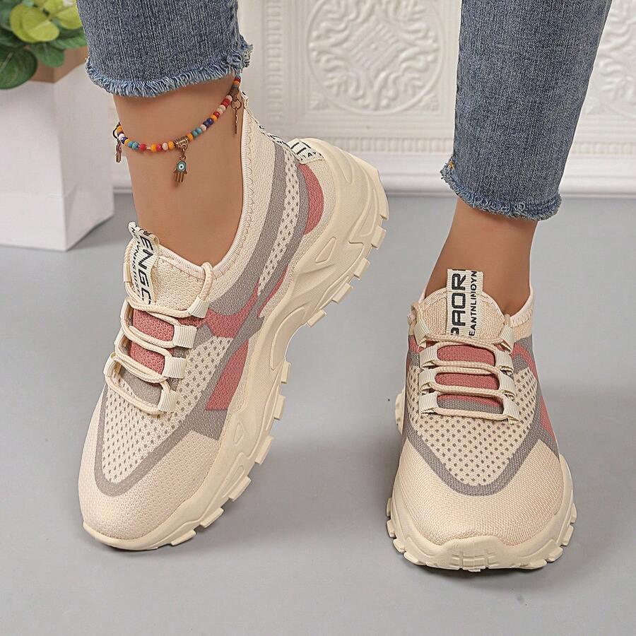 sznurowane buty sportowe