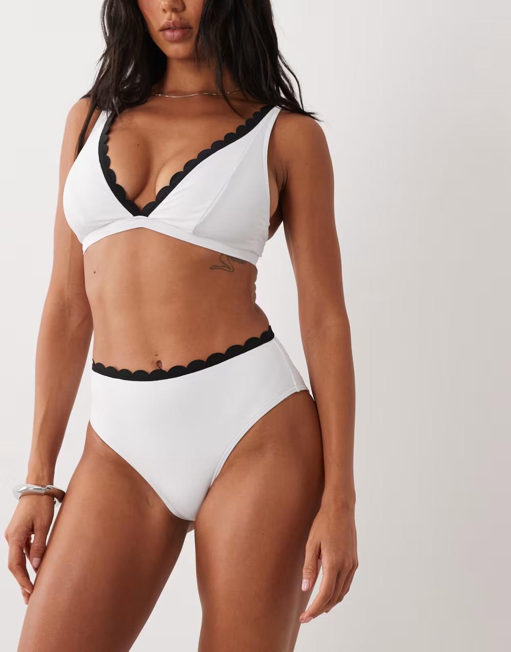 dół od bikini z wysokim stanem kontrast