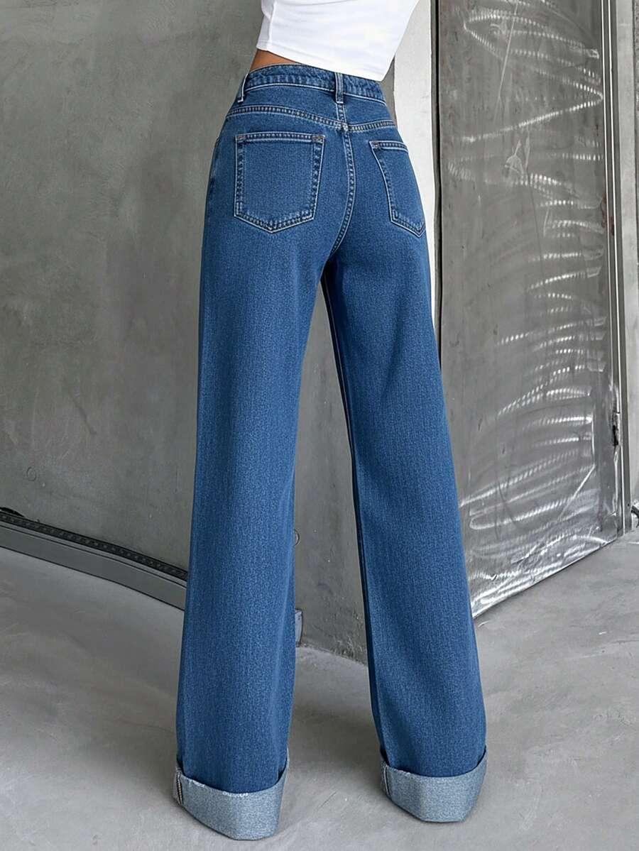 niebieskie spodnie jeans