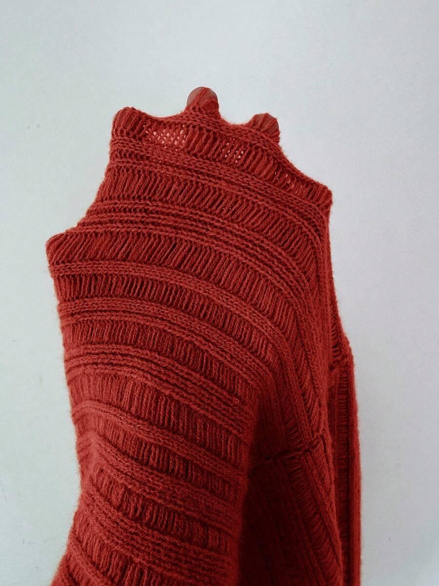 pomarańczowy sweter asymetryczne dekolt