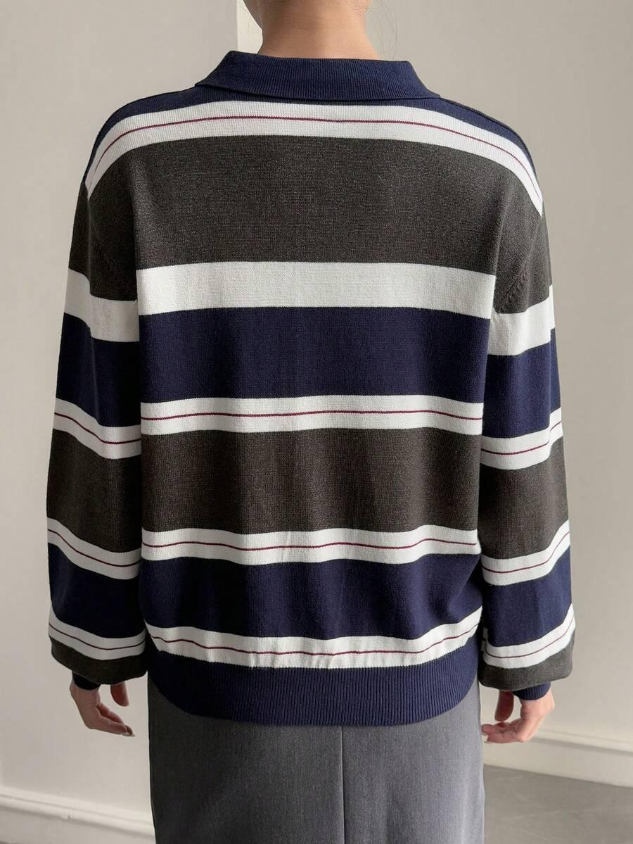 sweter wzór paski kołnierzyk 