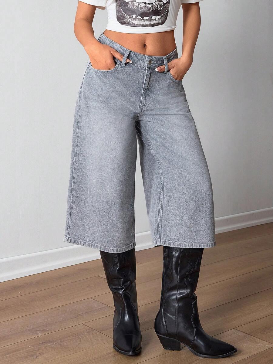 szare spodenki jeans