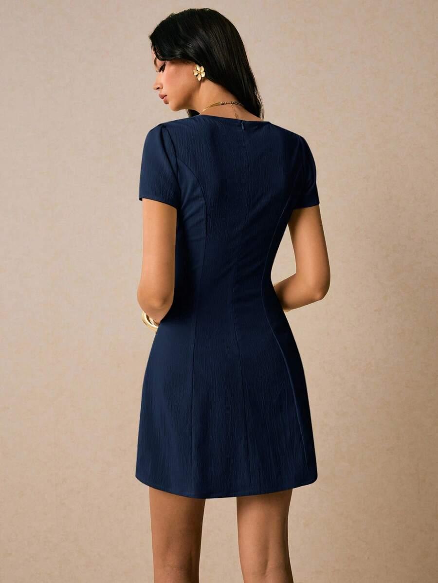 granatowa mini sukienka v neck
