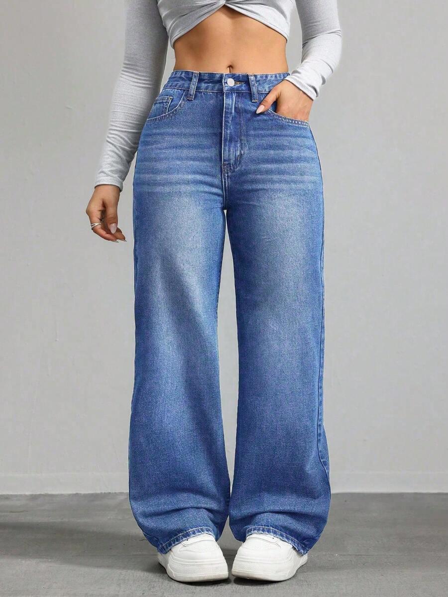 niebieskie spodnie jeans