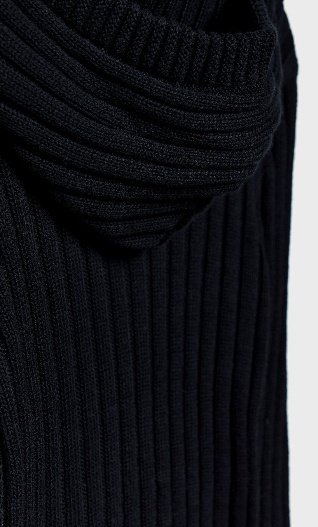 czarny krótki sweter z kapturem zamek