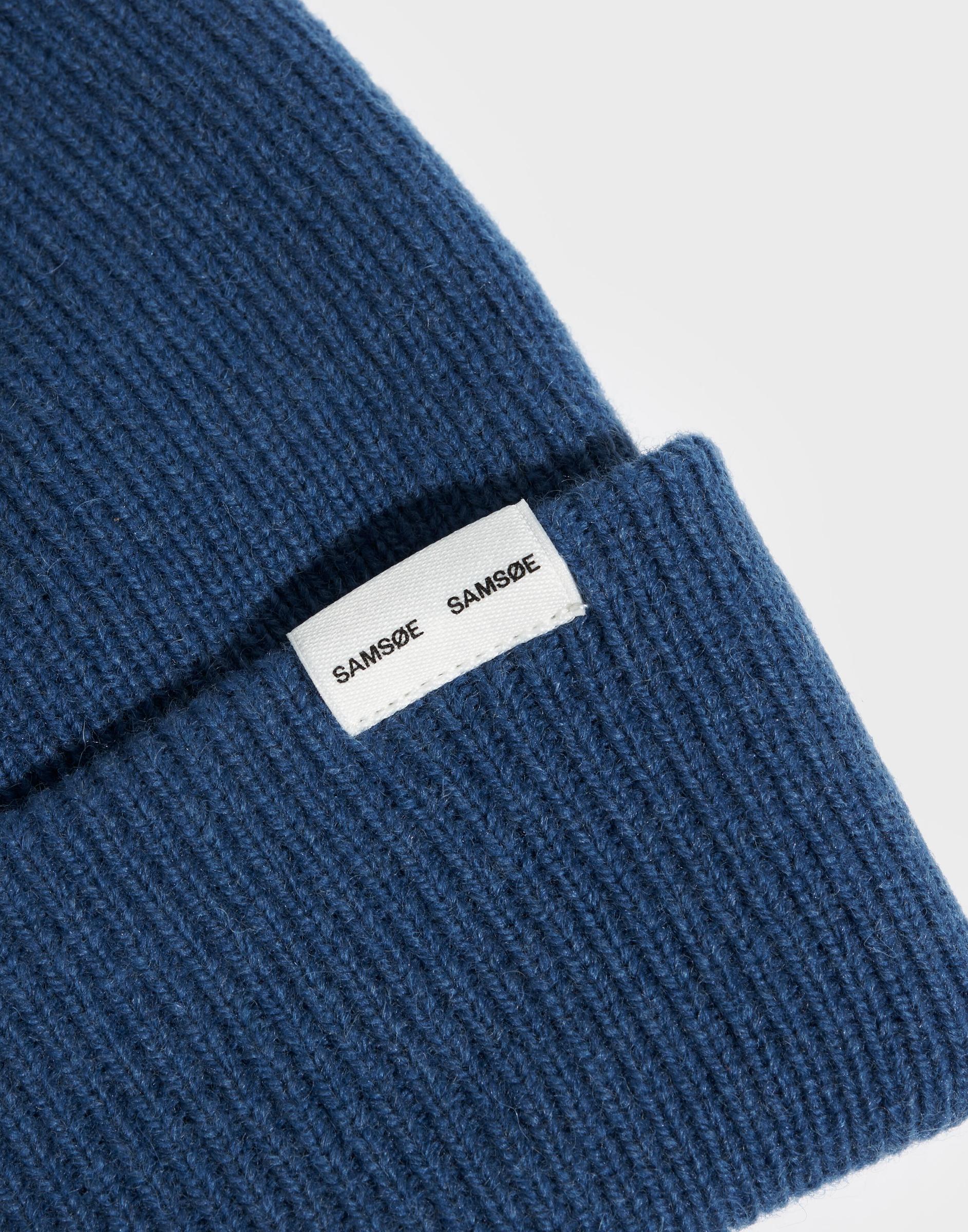 wełniana niebieska czapka beanie