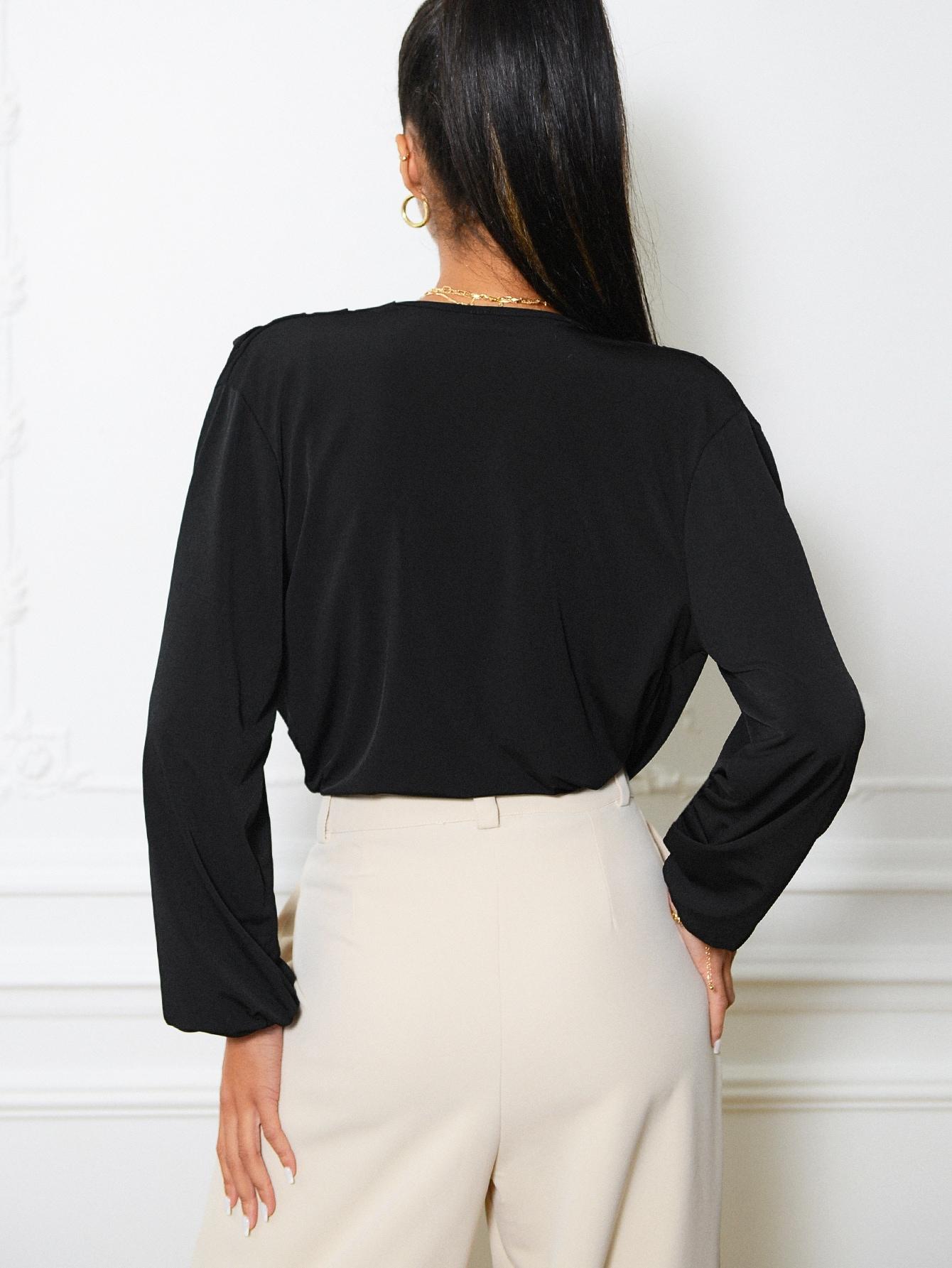 CZARNA BLUZKA V NECK