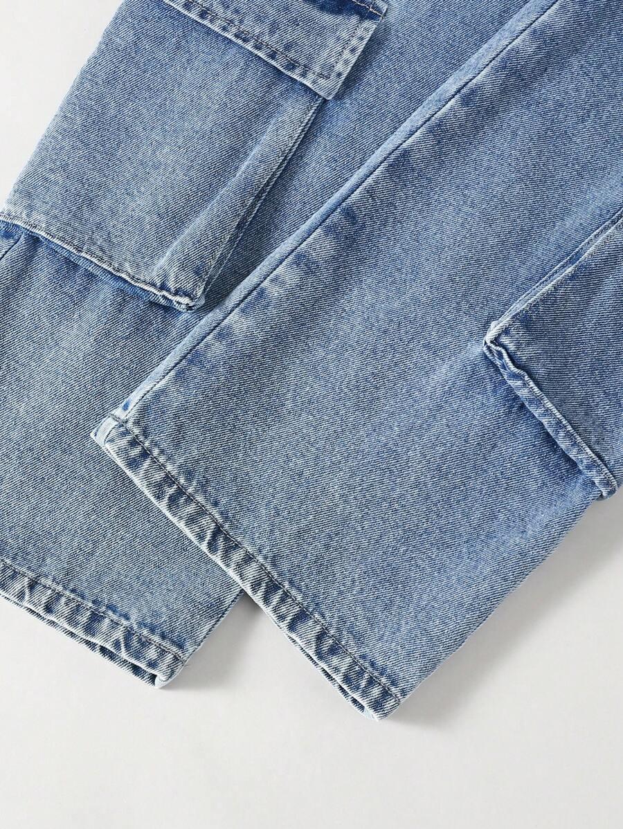 niebieskie spodnie jeans