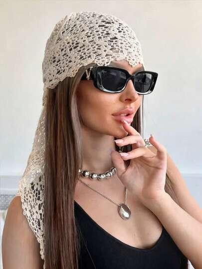 beżowa chusta na głowę