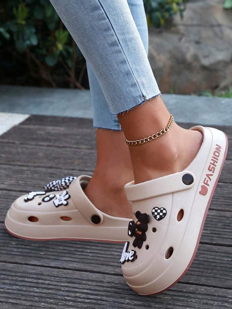 beżowe klapki casual