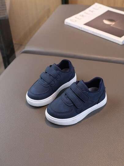 granatowe buty sportowe
