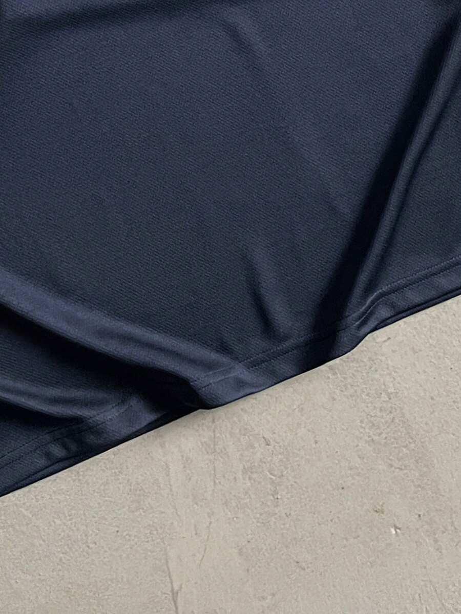 granatowa koszulka sportowa z nadrukiem