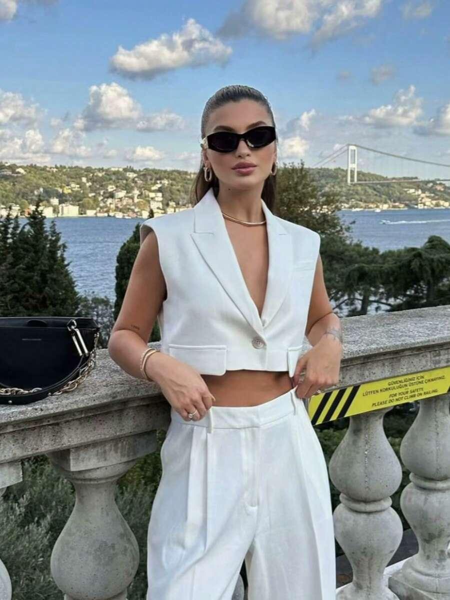 biała kamizelka guzik