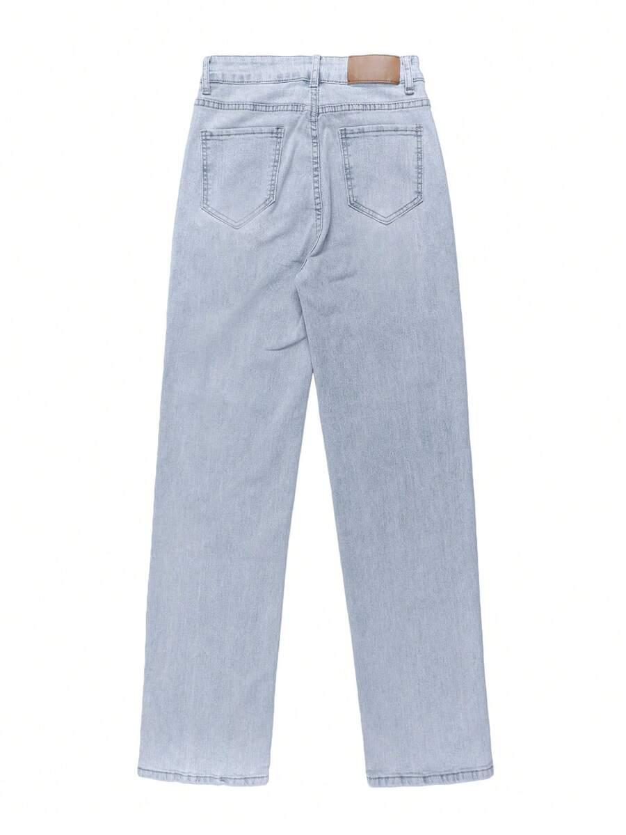 niebieskie spodnie jeans
