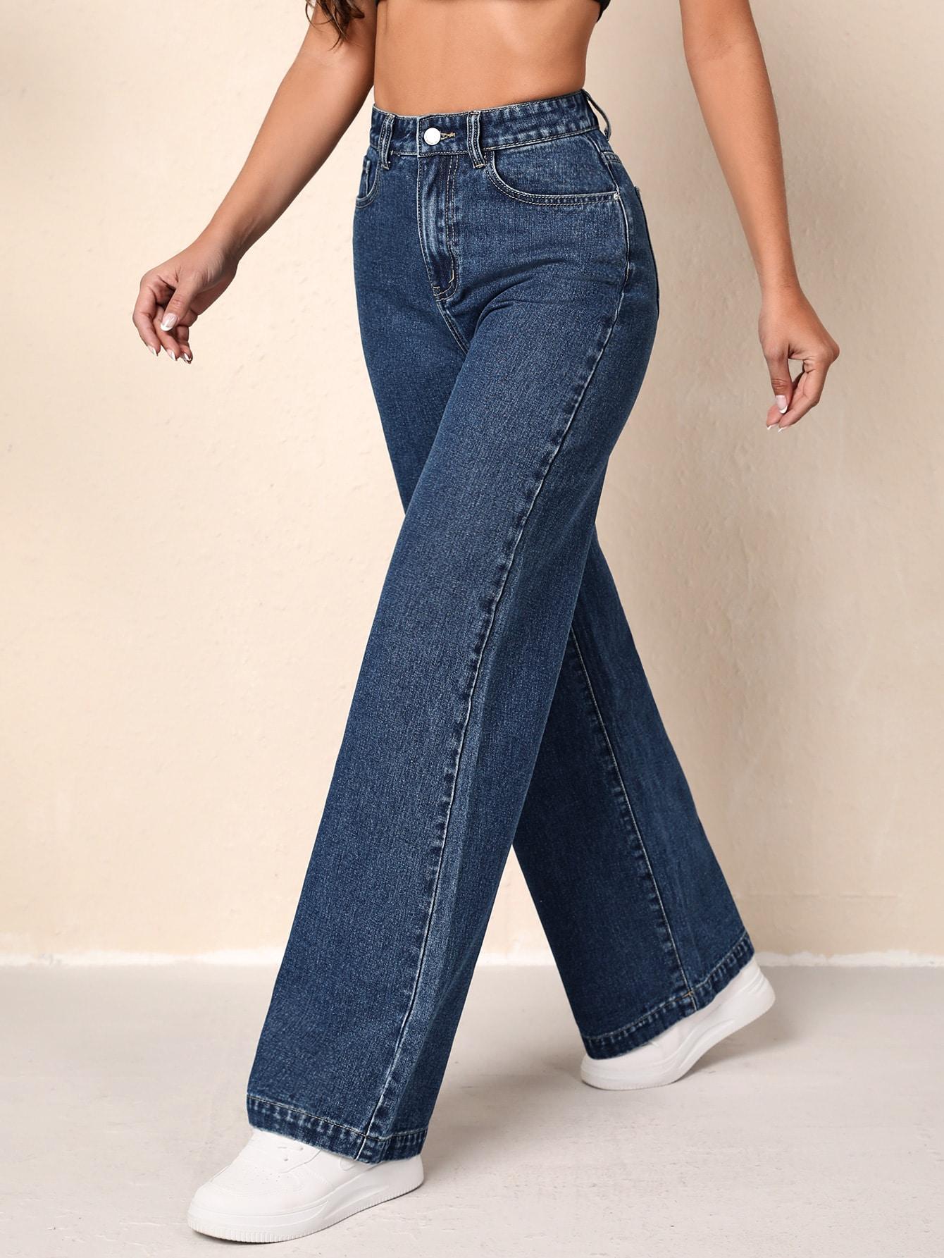 niebieskie spodnie jeans