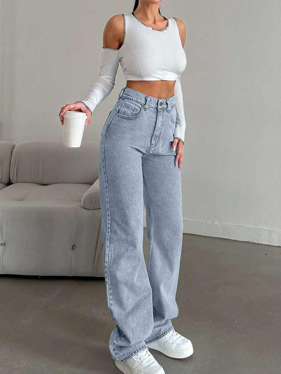 niebieskie spodnie jeans