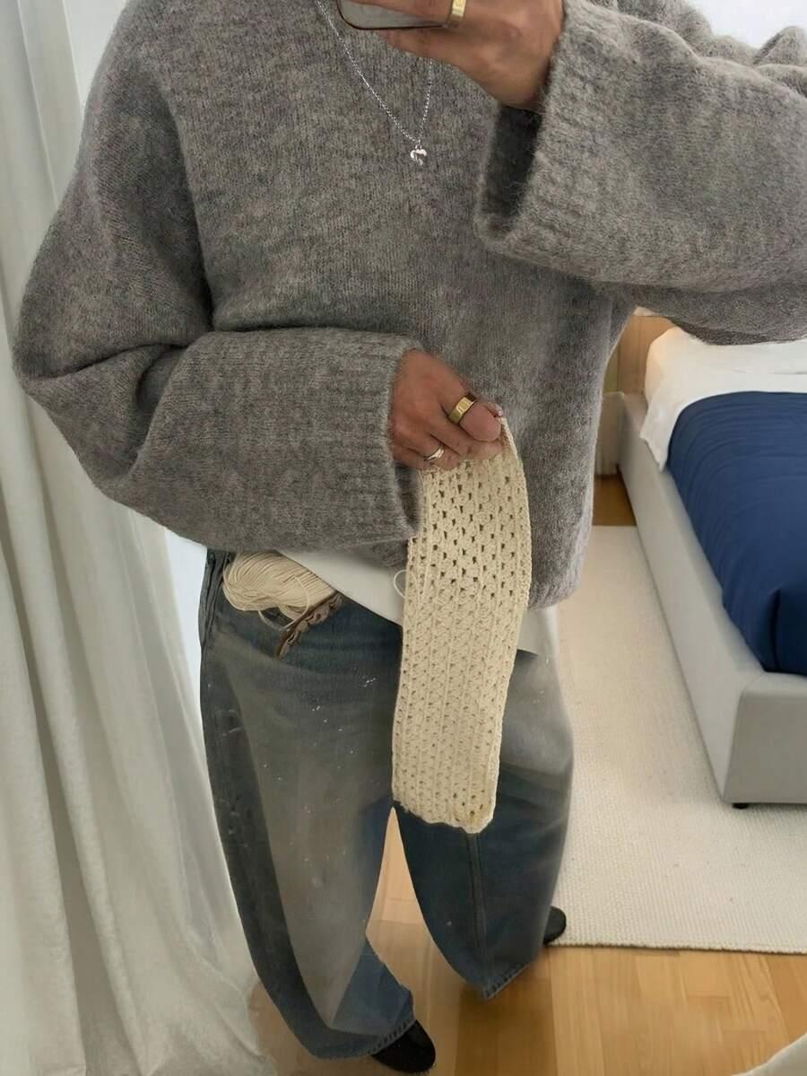 szary sweter casual