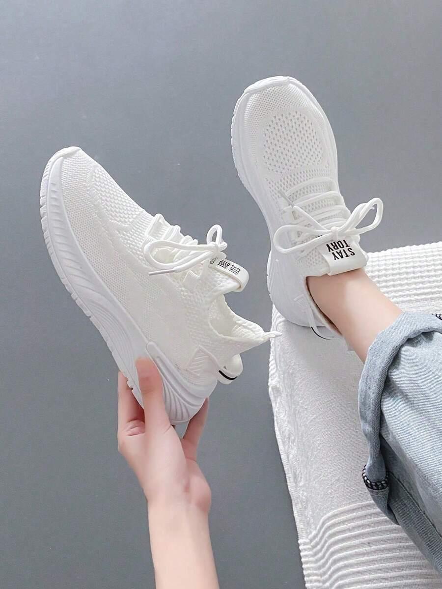 białe buty sportowe
