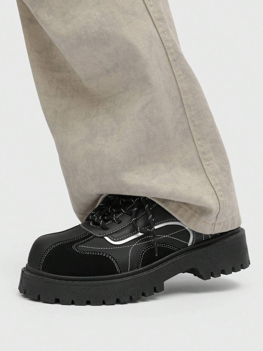 czarne sznurowane buty 