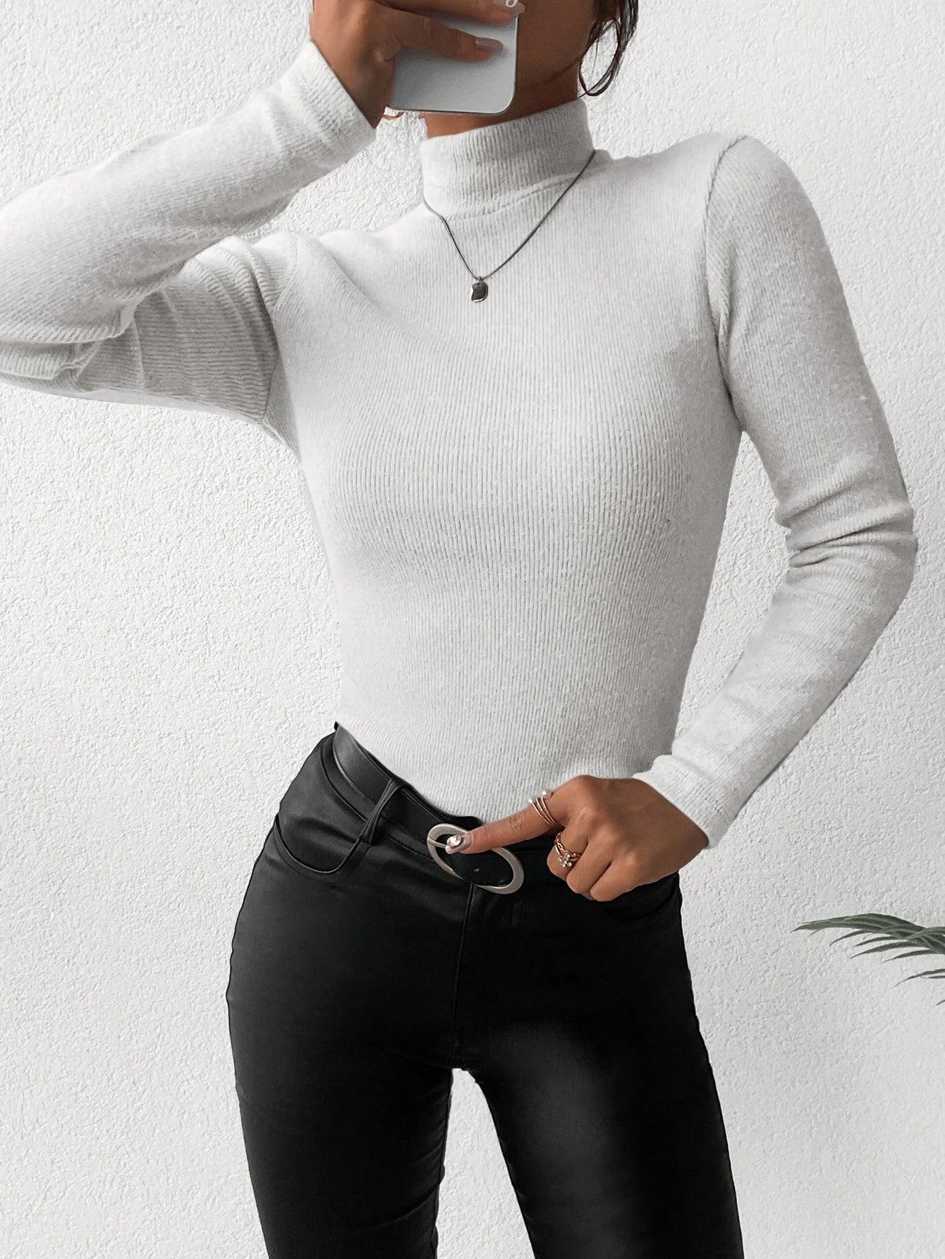 kremowy sweter golf prążki
