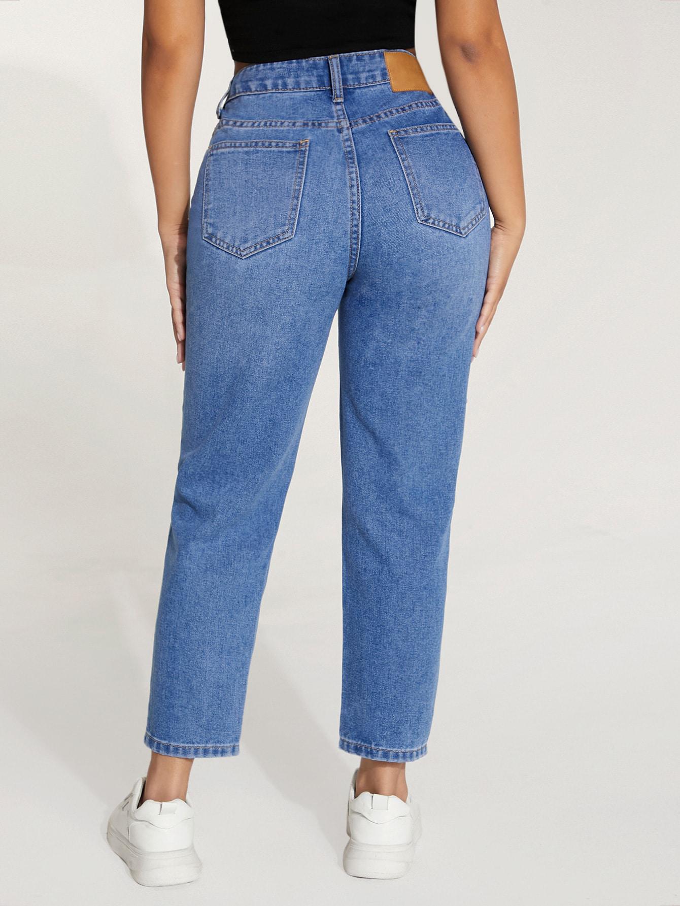 niebieskie spodnie jeans