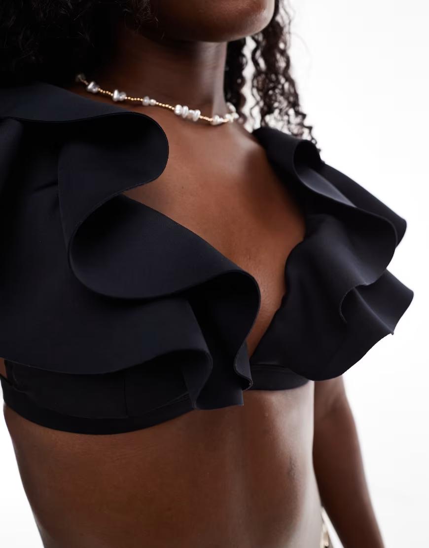 czarna góra od bikini falbany