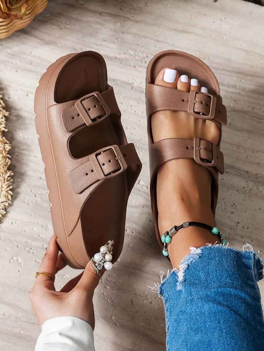 brązowe klapki casual