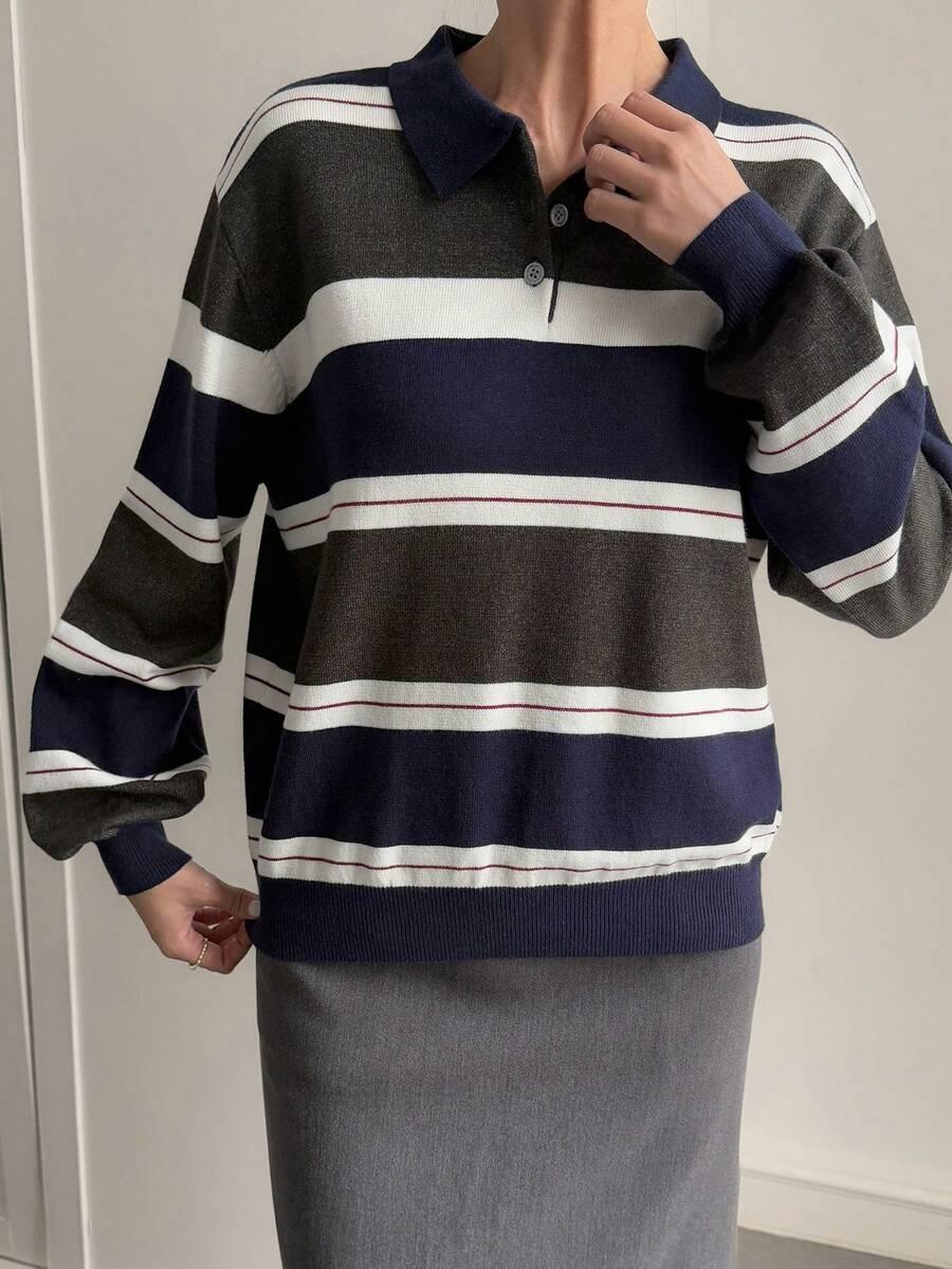 sweter wzór paski kołnierzyk 