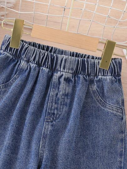 niebieskie spodnie jeans