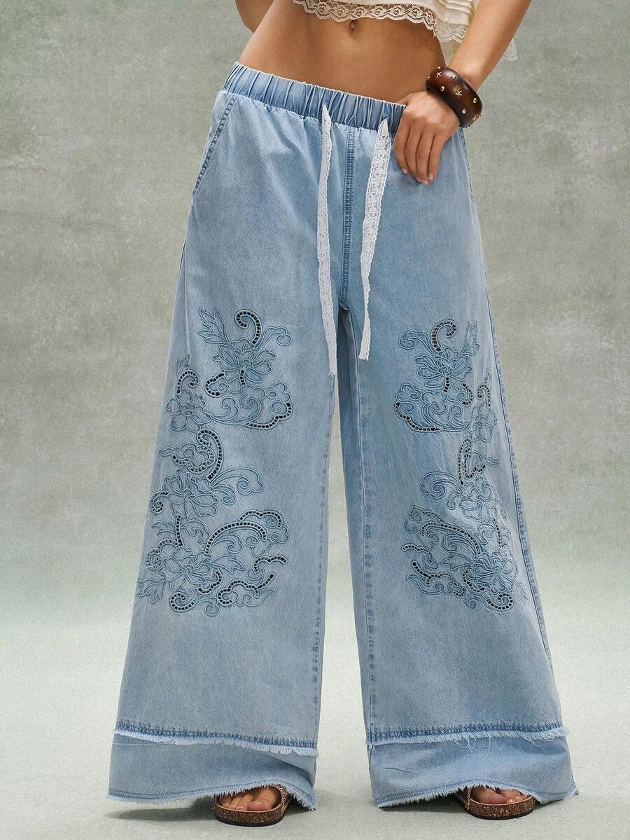 niebieskie spodnie jeans