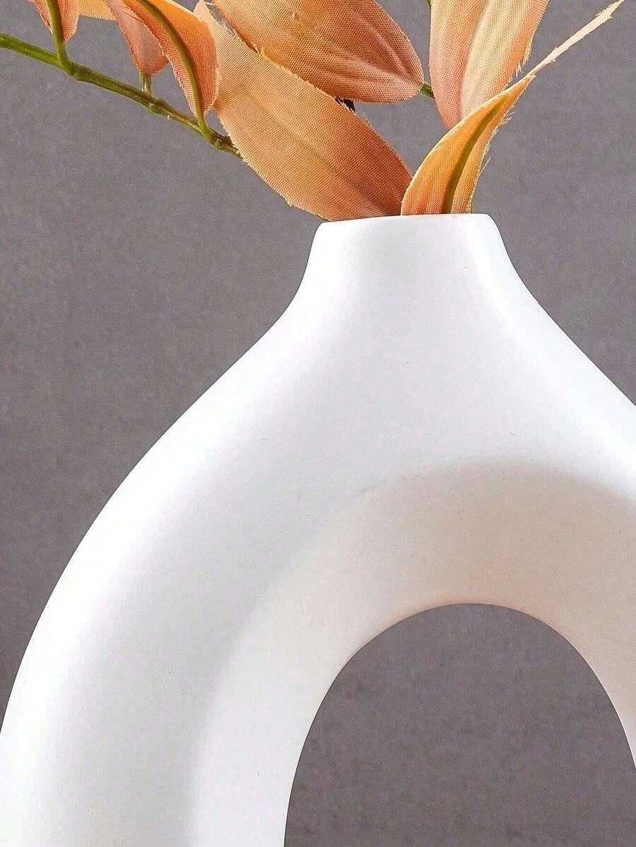 biały wazon dekoracyjny